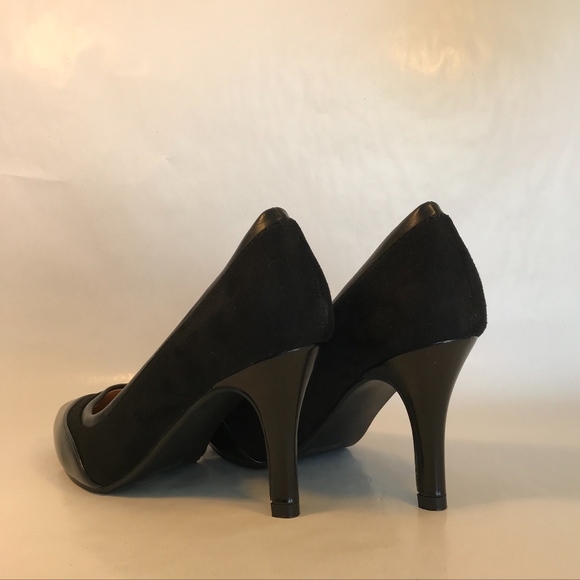 Black Panel Pointed Court, sz 7 - Picture 2 of 7